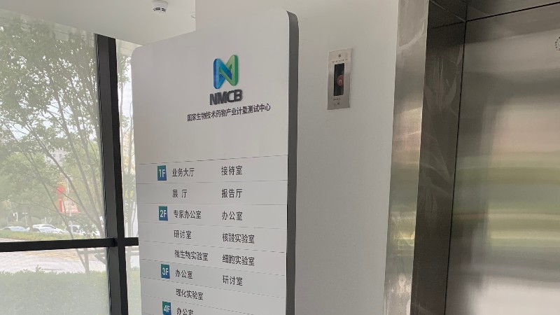 超市包柱木结构投诉箱
